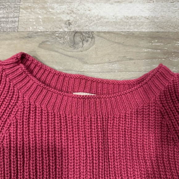 LOFT Outlet magenta pink knit pullover sweater.In excellent condition!Crew neck. - Picture 3 of 7